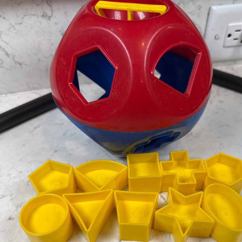 Tupperware Shape O Toy Red Blue Ball Sorter with 10 Yellow Shapes Vintage Style